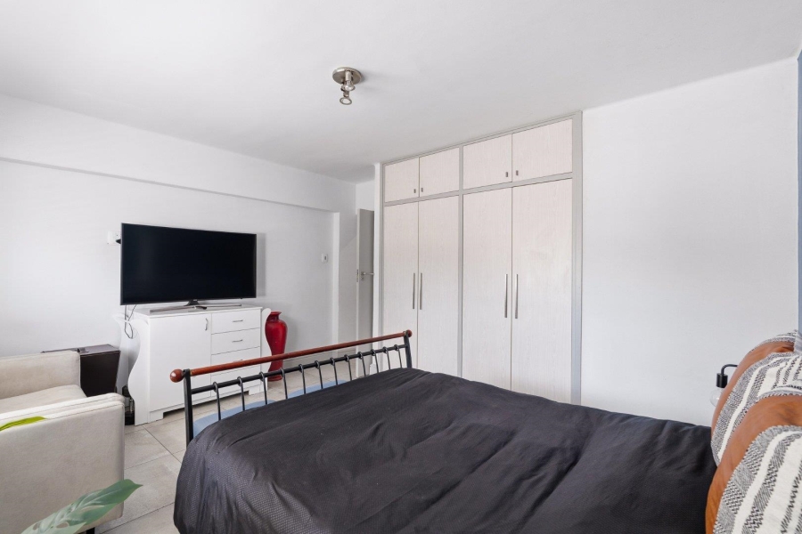 2 Bedroom Property for Sale in Sea Point Western Cape